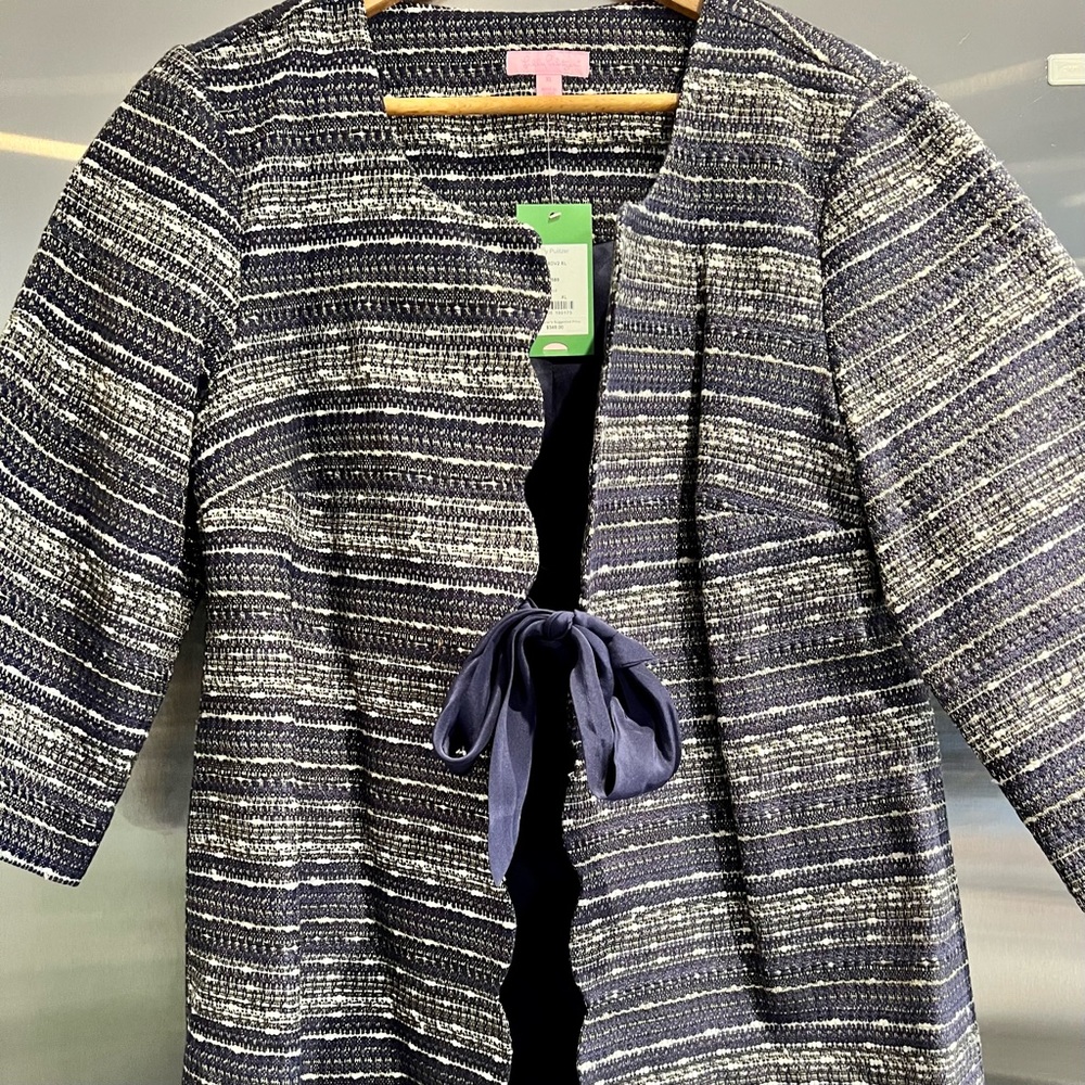 NWT Lilly Pulitzer XL navy and gold tweed jacket w ribbon tie. Scalloped edges.